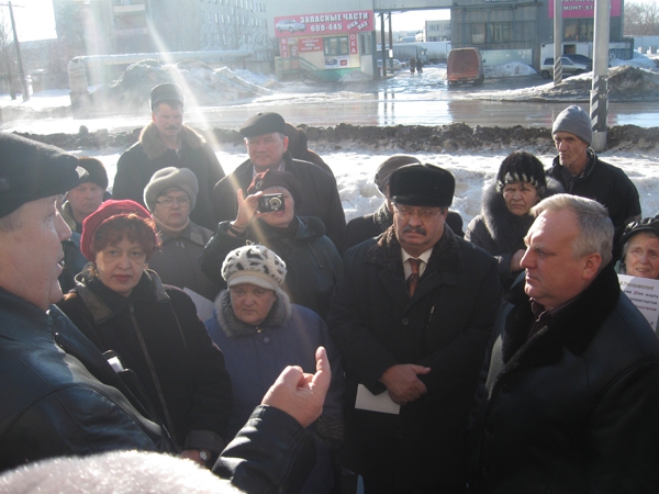 В Елшанке жильцы и чиновники обсудили самостройно-опасный завод