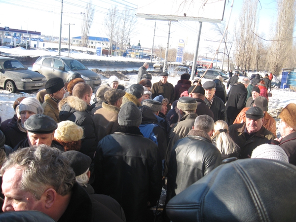 В Елшанке жильцы и чиновники обсудили самостройно-опасный завод