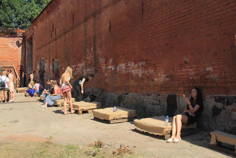 Фестиваль «Хвалынские этюды» стартовал с Арт-теста складов Рейнике