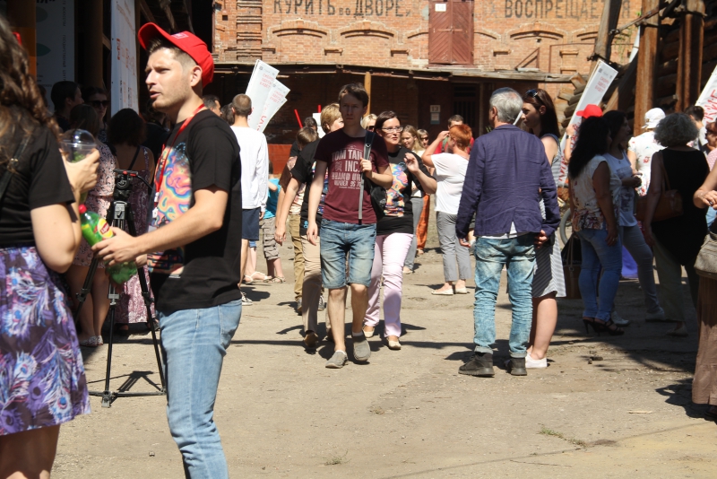 Фестиваль «Хвалынские этюды» стартовал с Арт-теста складов Рейнике