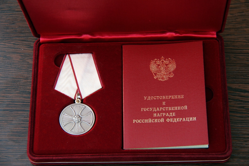 Полицейский спас мальчика и его отца, тонувших в реке