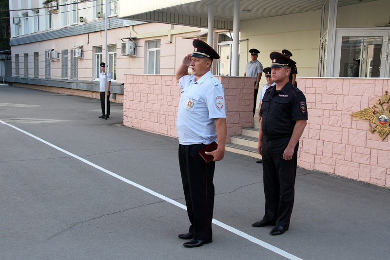 Полицейский спас мальчика и его отца, тонувших в реке