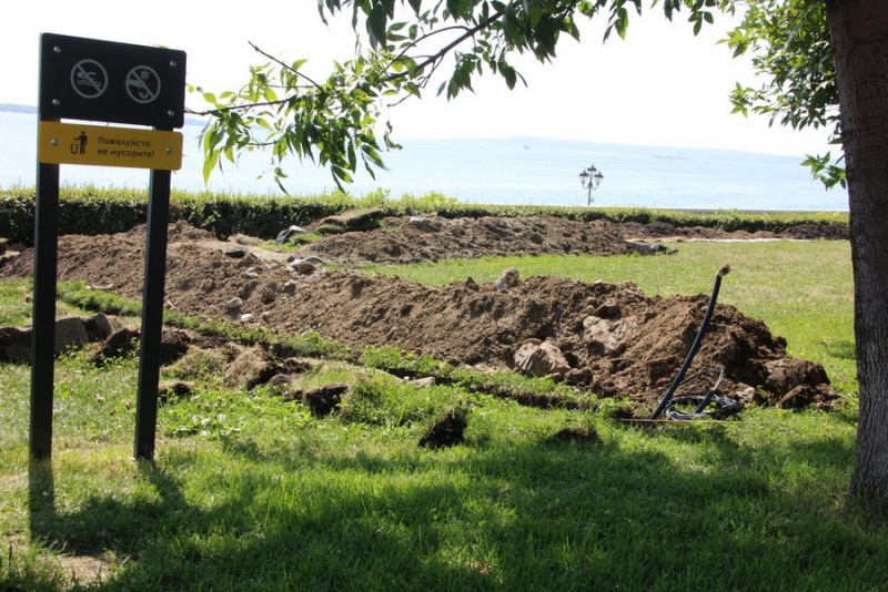 На набережной Саратова начались работы по установке плавучего фонтана