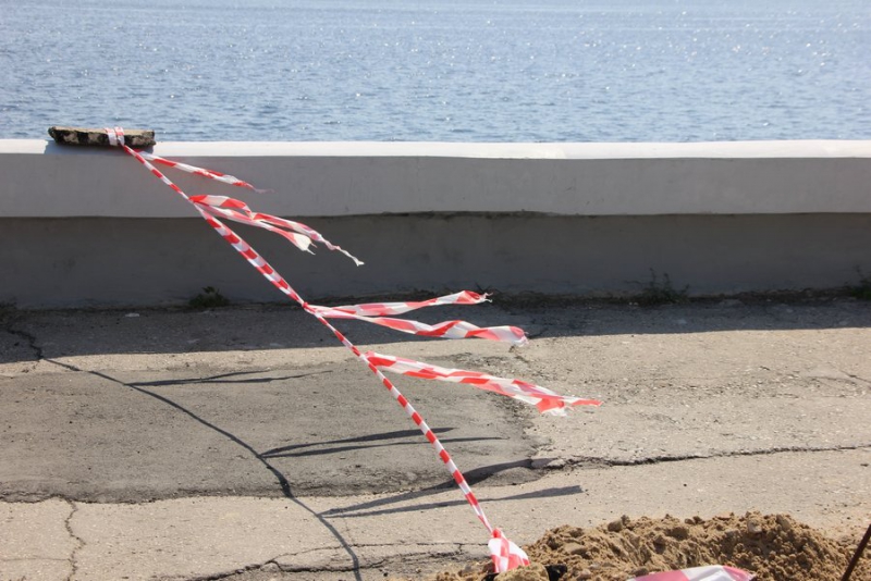 На набережной Саратова начались работы по установке плавучего фонтана