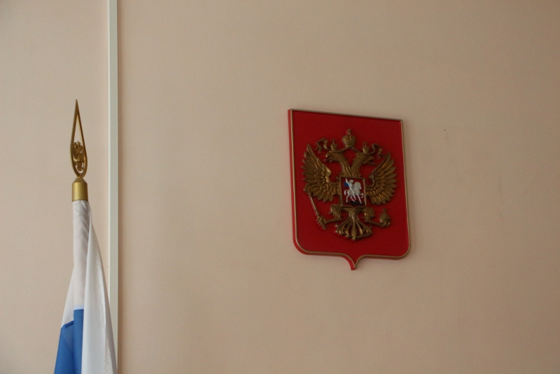 Свидетель: После размахивания удостоверением в банке Чечин стал его VIP-клиентом