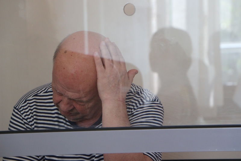 Свидетель: После размахивания удостоверением в банке Чечин стал его VIP-клиентом