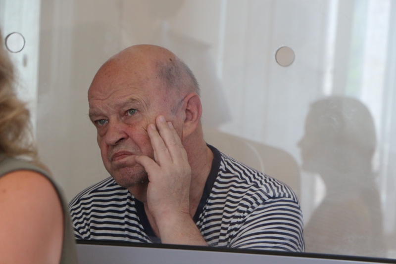 Свидетель: После размахивания удостоверением в банке Чечин стал его VIP-клиентом