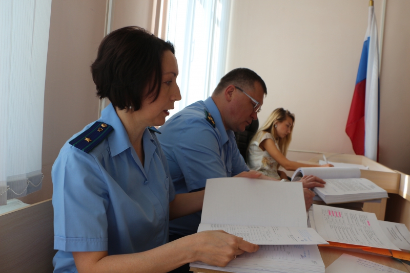 Свидетель: После размахивания удостоверением в банке Чечин стал его VIP-клиентом