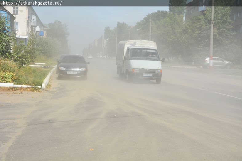 По Аткарску прошла пыльная буря