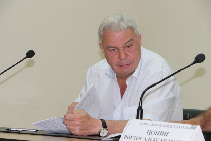 Облдеп Писной предложил наказывать чиновников за отсутствие советов домов