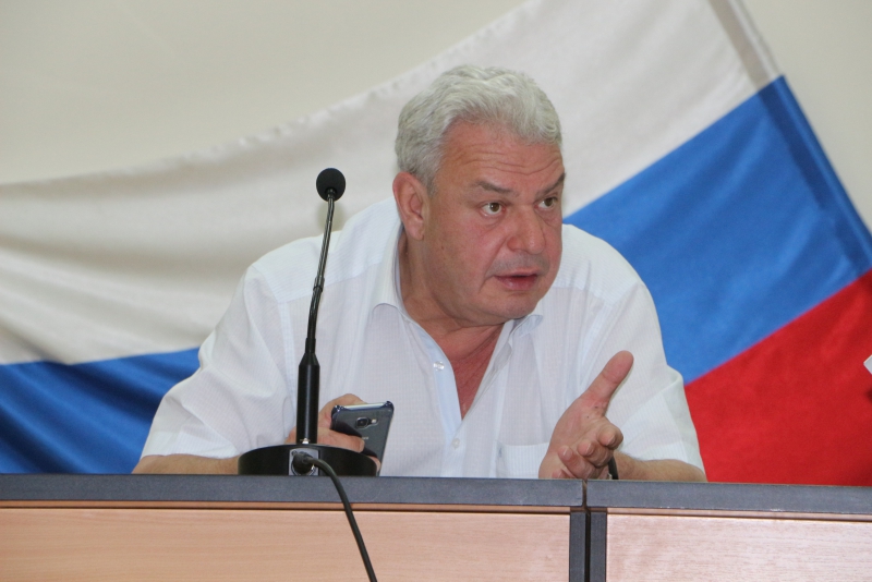 Облдеп Писной предложил наказывать чиновников за отсутствие советов домов