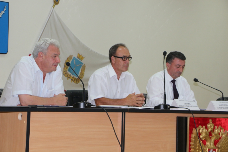 Облдеп Писной предложил наказывать чиновников за отсутствие советов домов