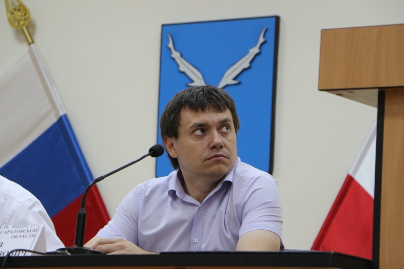 Облдеп Писной предложил наказывать чиновников за отсутствие советов домов