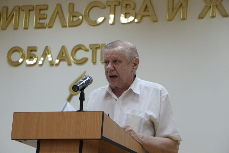 Облдеп Писной предложил наказывать чиновников за отсутствие советов домов