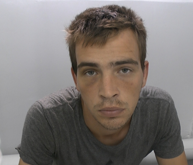 В Энгельсе двое парней подозреваются в серии грабежей