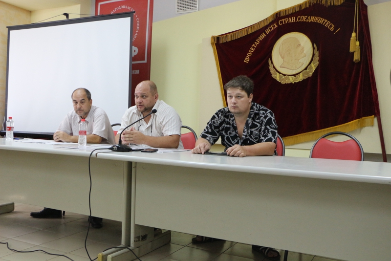 Саратовские таксисты грозят перекрыть улицу, чтобы их услышали