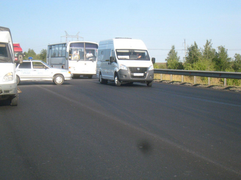 Авария елшанка саратов. Авария в воронеже газель перевернулась. Газель кундрат перевернулась. Перевернулась газель сегодня. Перевернутая газель бизнес.
