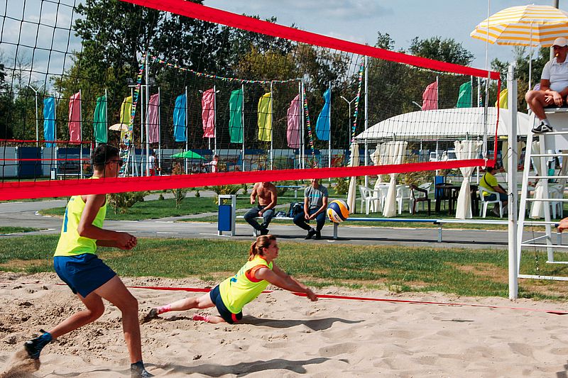 В Татищеве прошли соревнования по волейболу на Кубок главы района