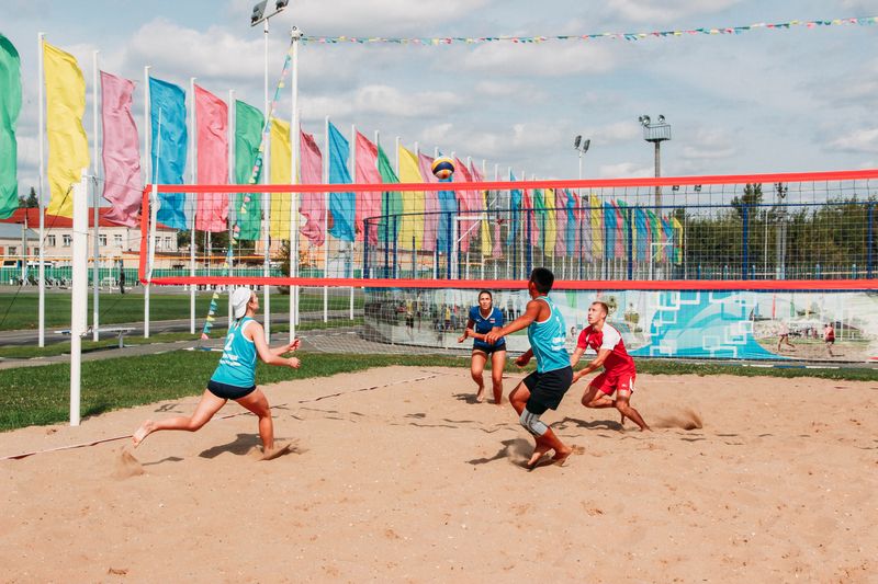 В Татищеве прошли соревнования по волейболу на Кубок главы района