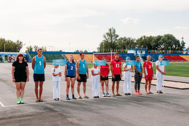 В Татищеве прошли соревнования по волейболу на Кубок главы района
