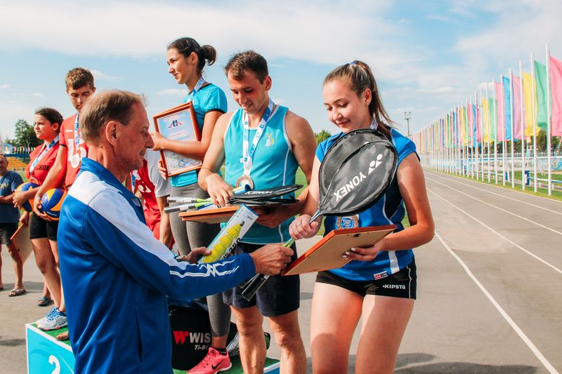 В Татищеве прошли соревнования по волейболу на Кубок главы района
