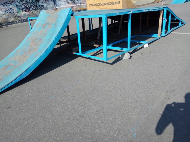 Саратовец рассказал о разрухе и зловонии в городском скейтпарке