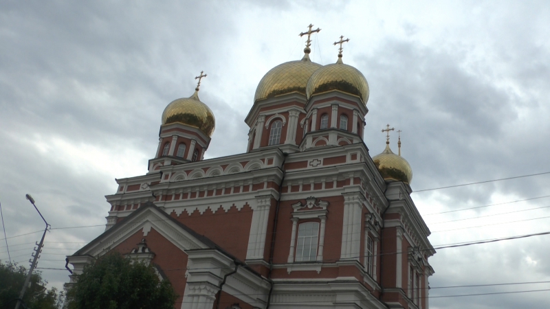 В Саратове 81-летнюю женщину ограбили на территории храма