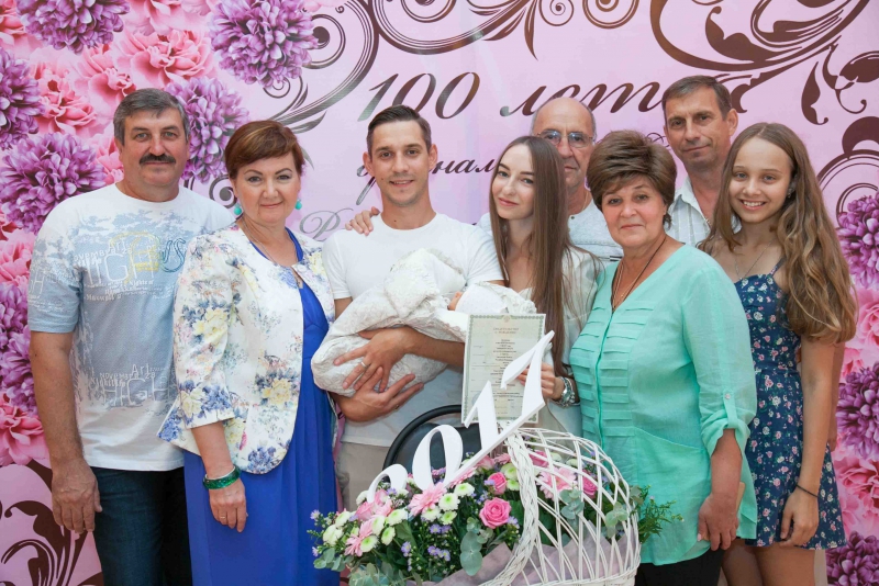 В Энгельсе торжественно нарекли дочь известного спортсмена