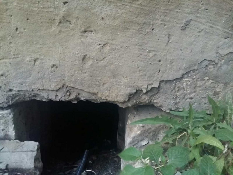 Жильцы дома в Саратове: Из стен выпадают кирпичи, ванны в пол уходят