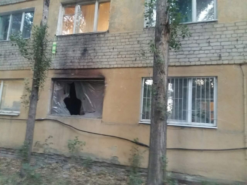 Жильцы дома в Саратове: Из стен выпадают кирпичи, ванны в пол уходят