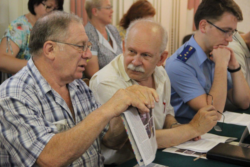 Общественники предложили избавить педагогов от бумажной волокиты при покупке жилья