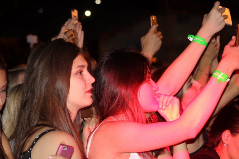 Фестиваль «Поехали!» завершился ночной дискотекой и салютом