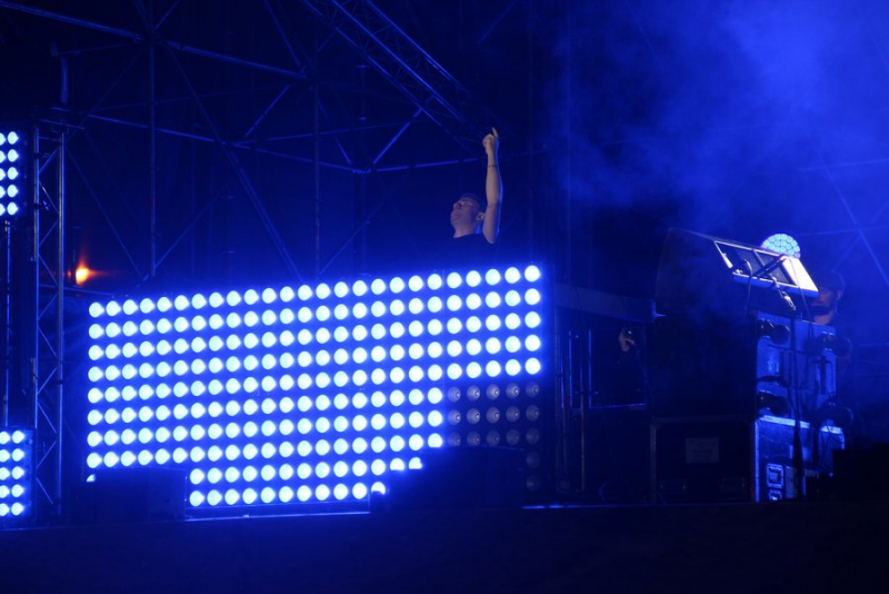 Фестиваль «Поехали!» завершился ночной дискотекой и салютом