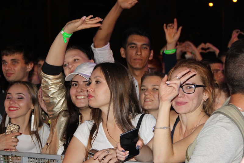 Фестиваль «Поехали!» завершился ночной дискотекой и салютом