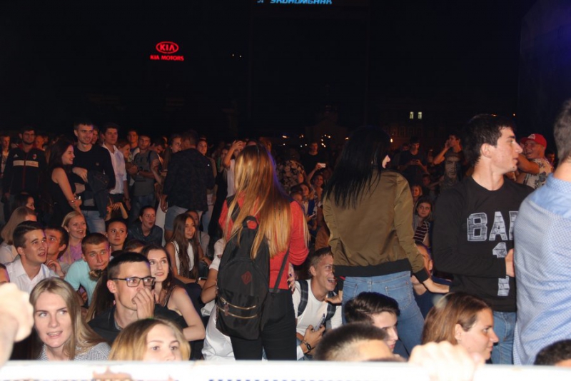 Фестиваль «Поехали!» завершился ночной дискотекой и салютом