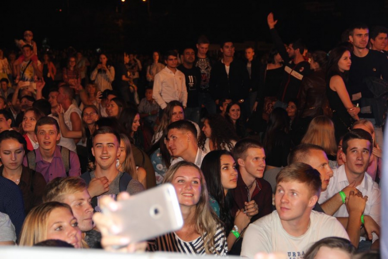 Фестиваль «Поехали!» завершился ночной дискотекой и салютом