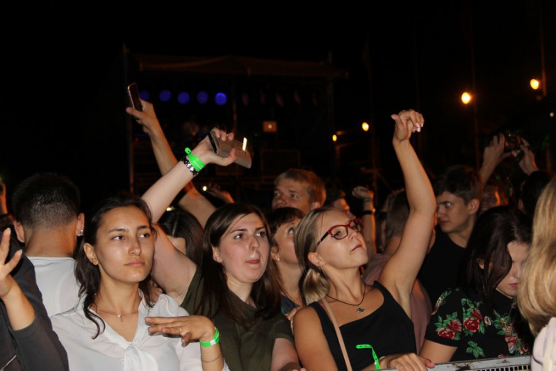 Фестиваль «Поехали!» завершился ночной дискотекой и салютом