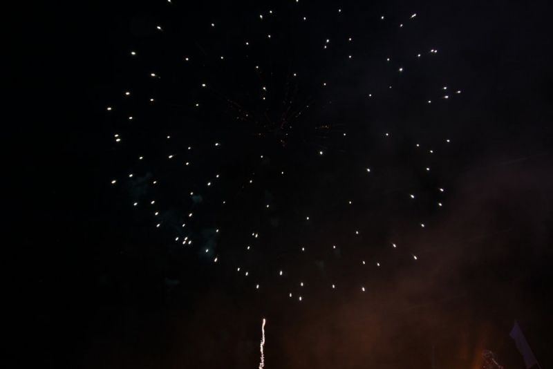 Фестиваль «Поехали!» завершился ночной дискотекой и салютом