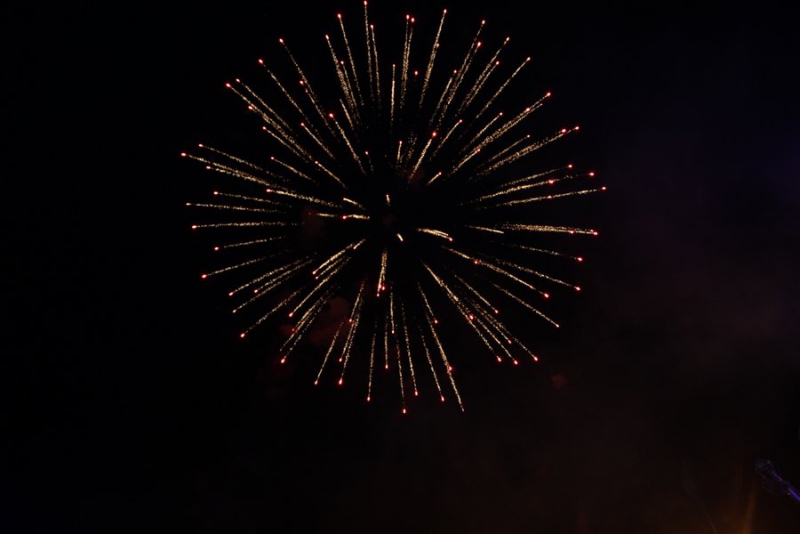 Фестиваль «Поехали!» завершился ночной дискотекой и салютом