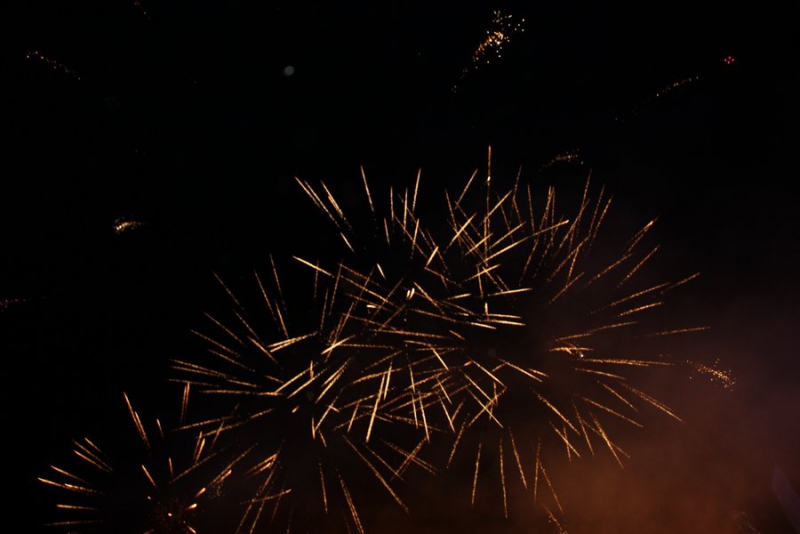 Фестиваль «Поехали!» завершился ночной дискотекой и салютом