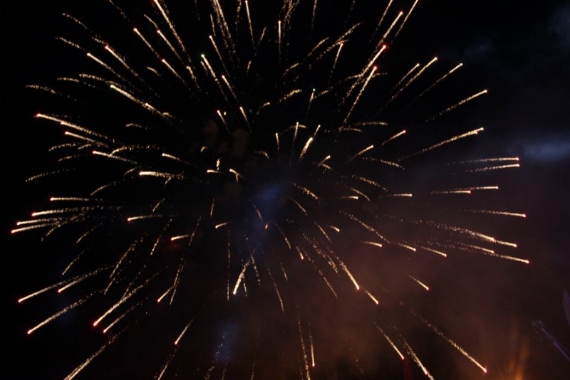 Фестиваль «Поехали!» завершился ночной дискотекой и салютом