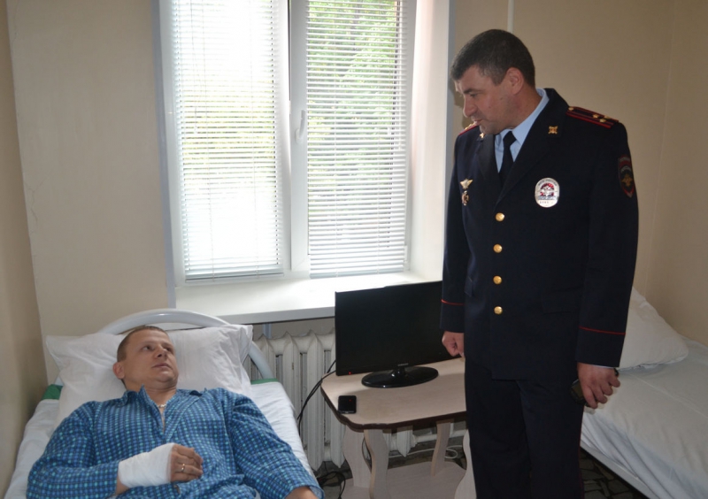 В Саратове похититель бензина при попытке скрыться сбил полицейского