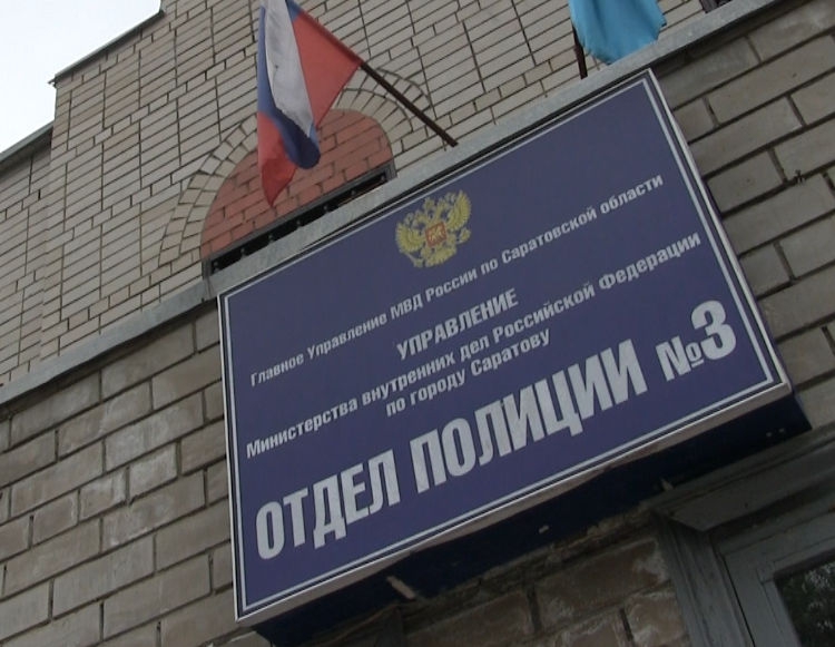 В Саратове похититель бензина при попытке скрыться сбил полицейского