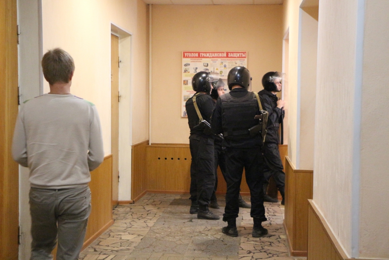 Участник потасовки в Волжской администрации намерен писать заявление в полицию