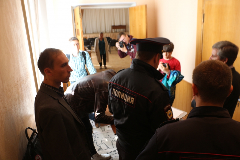 Участник потасовки в Волжской администрации намерен писать заявление в полицию