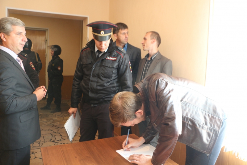 Участник потасовки в Волжской администрации намерен писать заявление в полицию