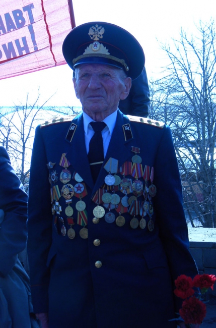 У памятника Юрию Гагарину провели праздничный митинг