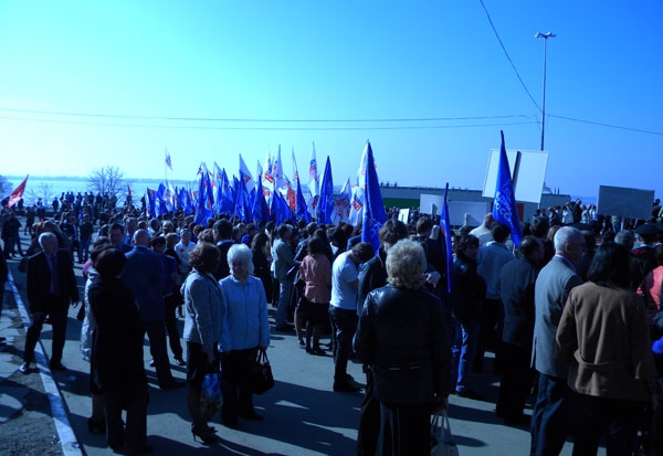 У памятника Юрию Гагарину провели праздничный митинг