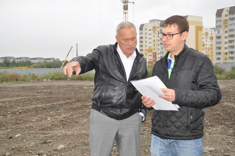 Василий Максимов встретился с дольщиками на стройплощадках проблемных домов