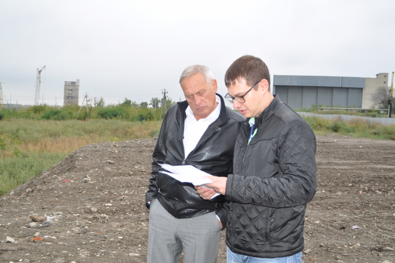 Василий Максимов встретился с дольщиками на стройплощадках проблемных домов